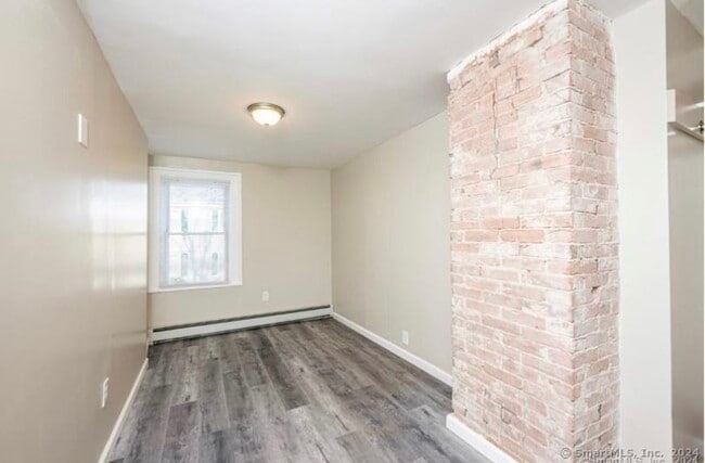Building Photo - 2818 Whitney Ave
