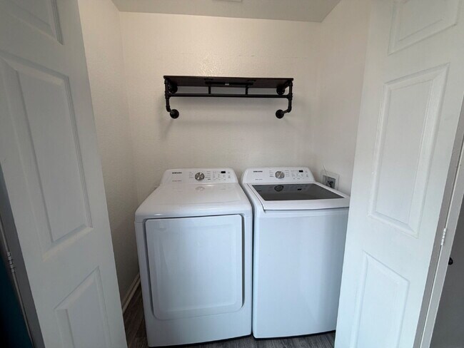 Foto del edificio - "Nicely updated 2-Bed 1.5 bath Townhouse in Englewood near Parker – Your Cozy Retreat Awaits!"