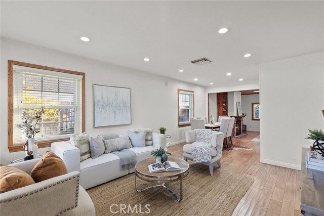 Foto del edificio - 6313 Bluebell Ave