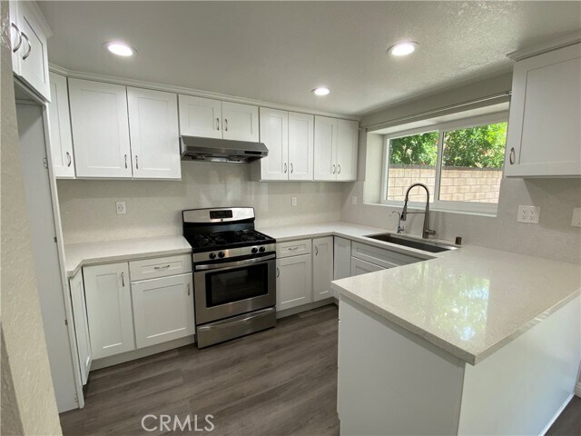 Foto del edificio - 2705 Fairlane Pl