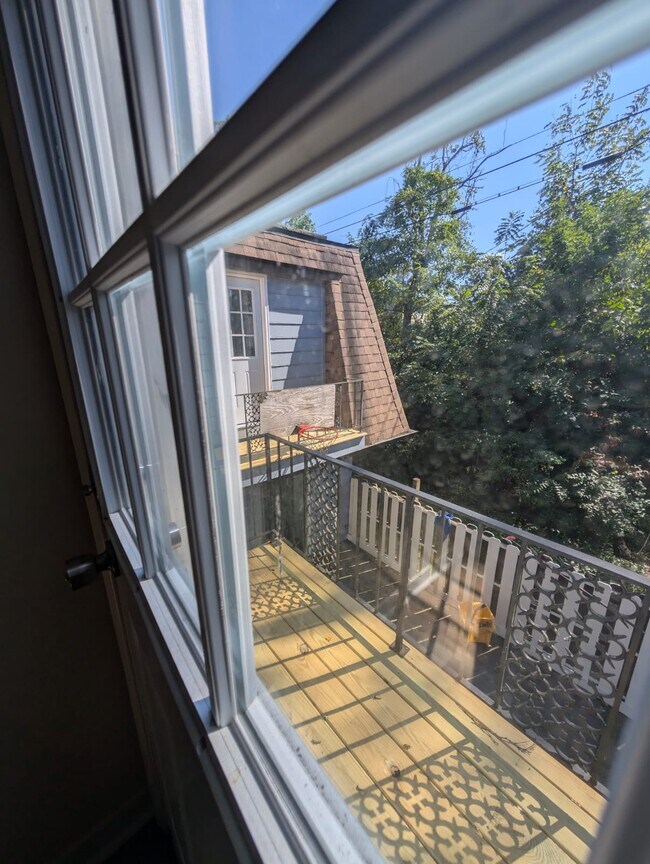 Foto del edificio - 9102 Woodpark Ln