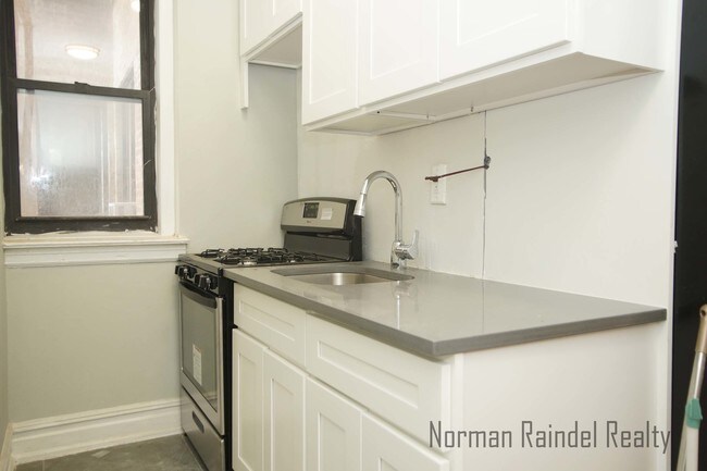 Foto del edificio - 8223 Bay Pkwy