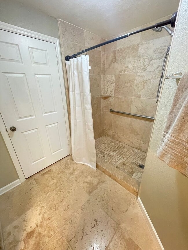 Building Photo - Barrington Park Condos!-  Beautifully upda...