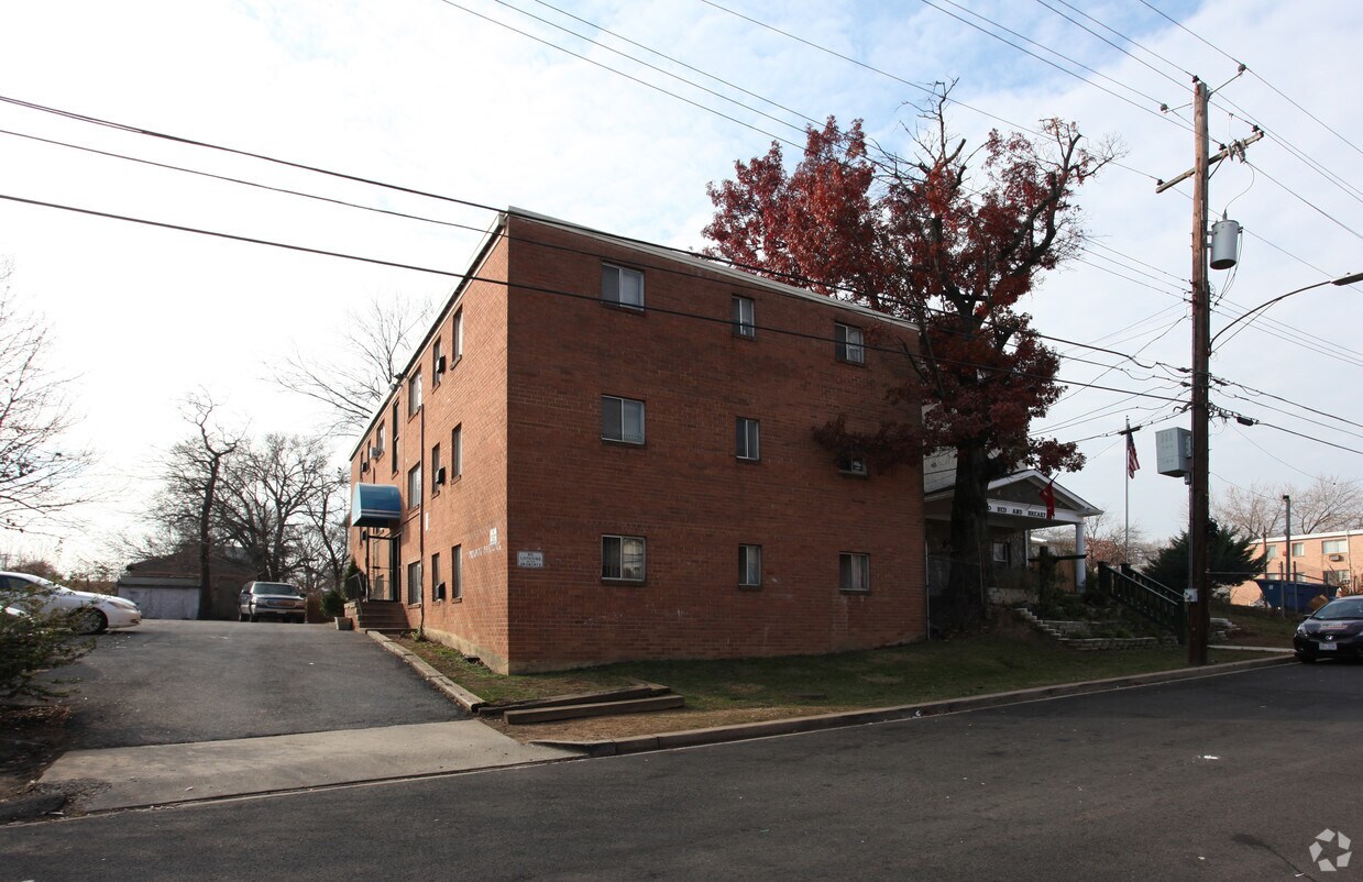 Building Photo - 5215 B St SE
