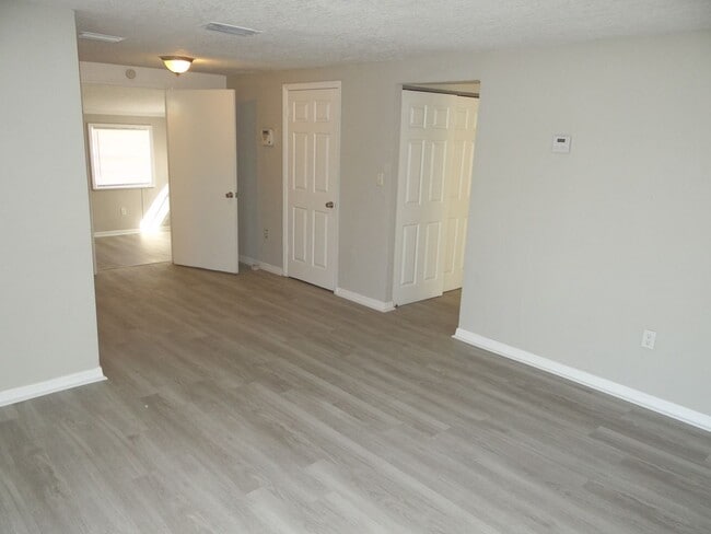 Building Photo - Renovated 4 / 2 rental