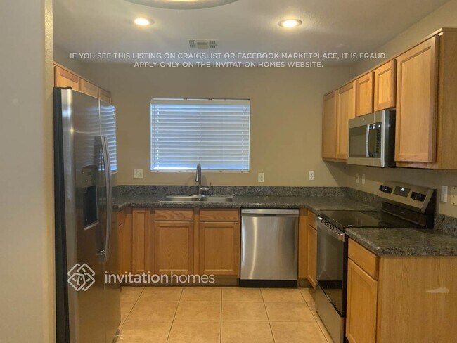 Foto del edificio - 1065 E Omega Dr