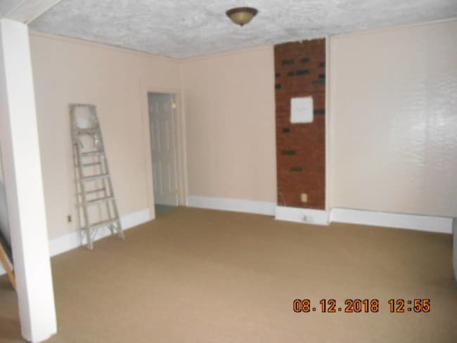 Building Photo - 610 Ashford St