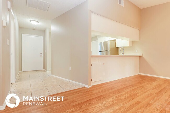 Building Photo - 16103 Villa Dr