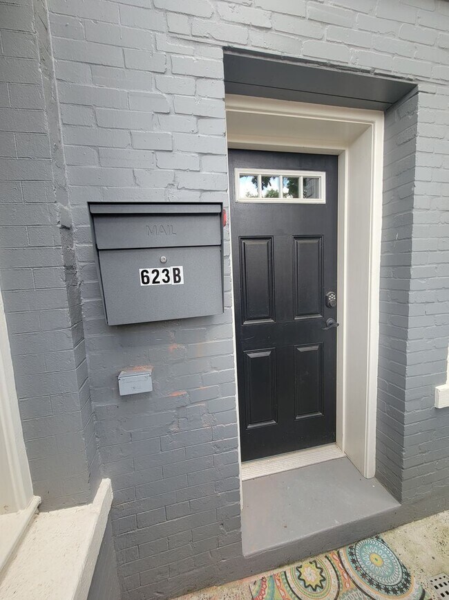 Foto del edificio - 623 6th St NE