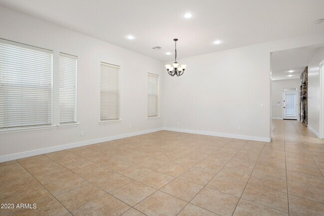 Foto del edificio - 4398 N Jackson Ct