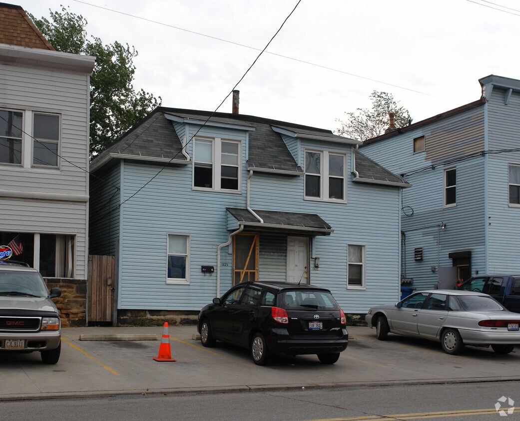 Primary Photo - 1325-1327 E 40th St