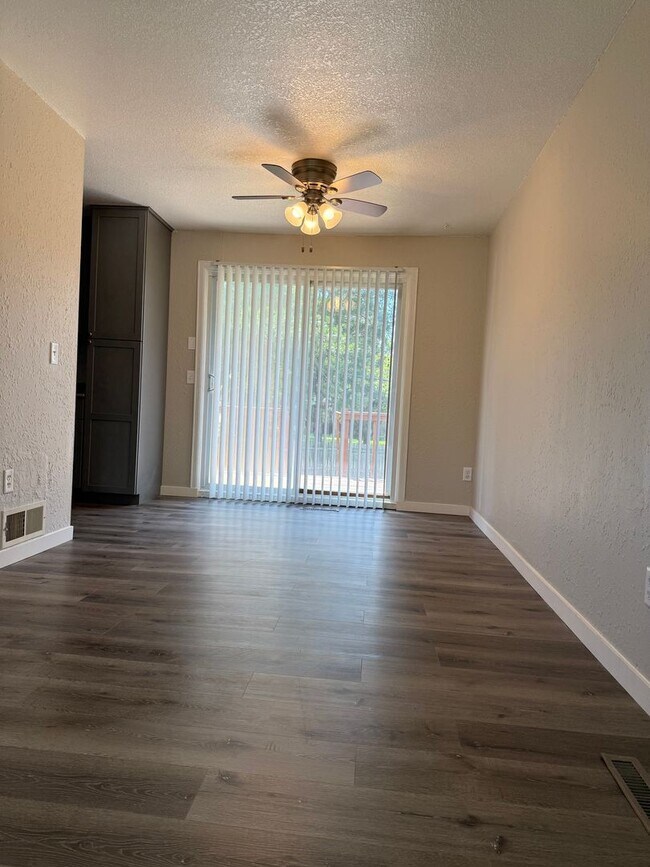 Foto del edificio - Duplex 82xx Zane Court
