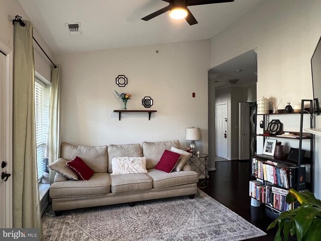 Foto del edificio - 4551 Strutfield Ln