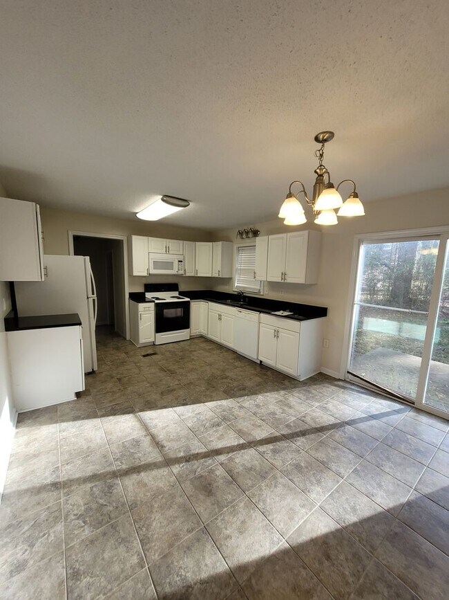 Foto del edificio - 492 Briarwood Ln