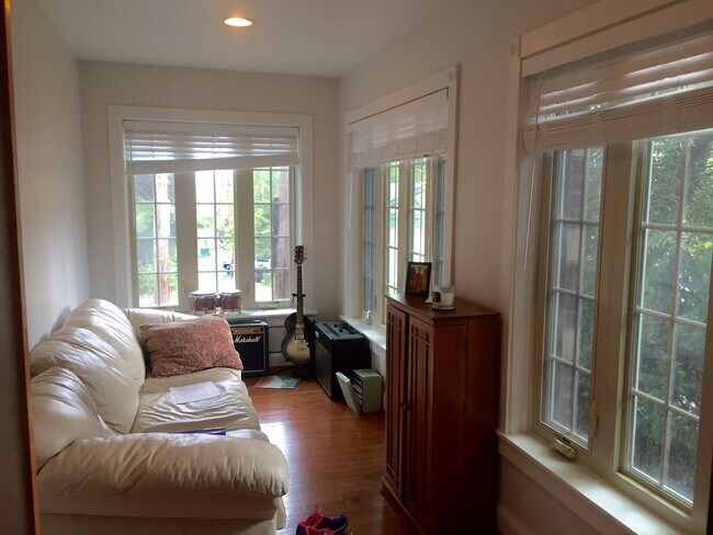 bonus room - 5744 Kentucky Ave