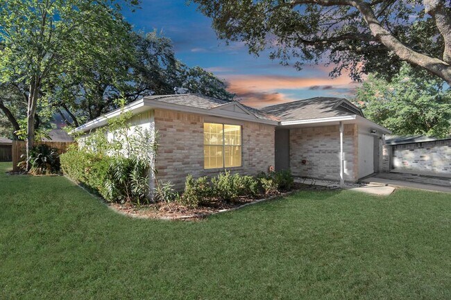 Building Photo - 9739 Sundew Dr