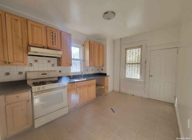 Foto del edificio - 2724 Gillmore St