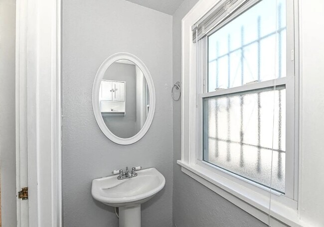 Building Photo - 3717 S 56th St