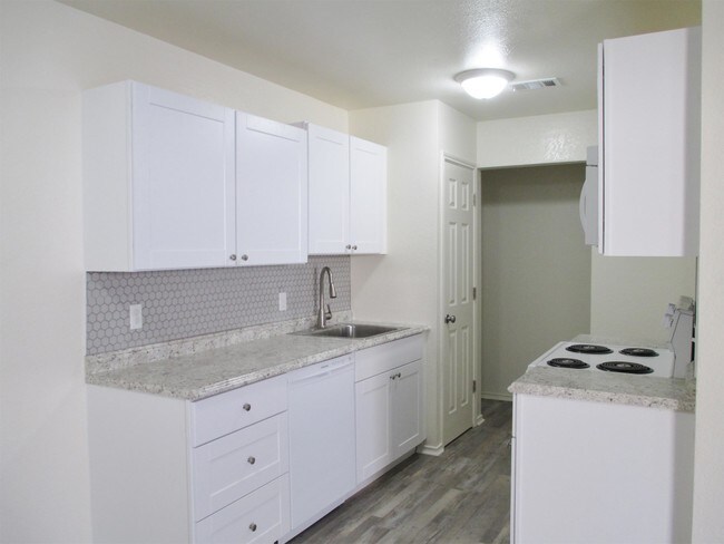 Building Photo - 10251 Maverick Dr