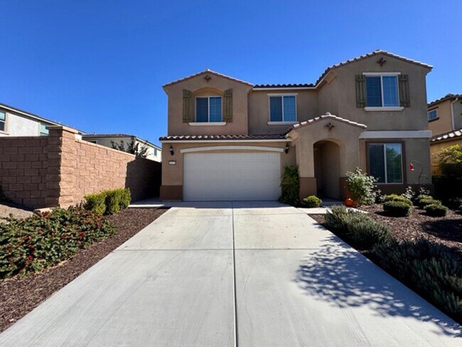 Foto del edificio - Welcome to this stunning two-story home lo...