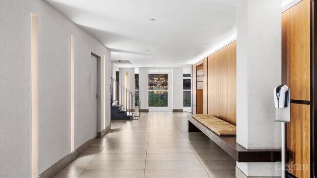 Building Photo - 420 W 25th St