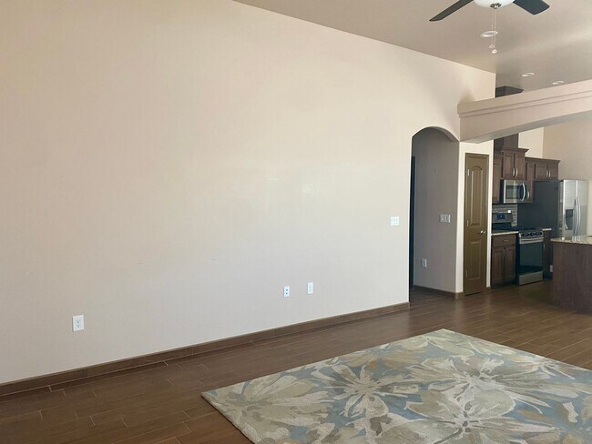 Building Photo - 5135 Kensington way- Spacious 3-Bedroom Ho...