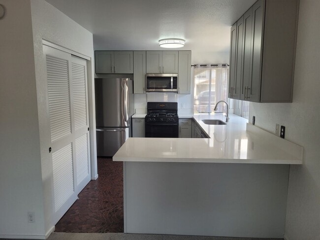 Photo - Quiet w/Beautiful Ocean Views 3bd, 2.5bath, SF w/2 car garage 1655sqft unit . $4200 House