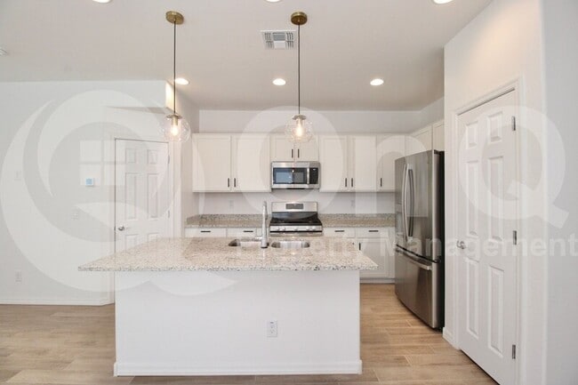 Building Photo - 5814 W Wood St