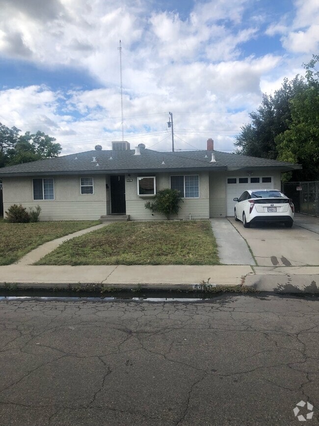 Building Photo - 4459 E Weldon Ave