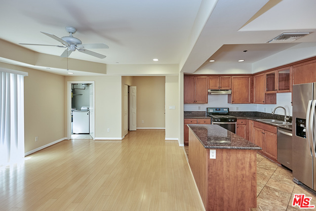 Primary Photo - 956 S St Andrews Pl