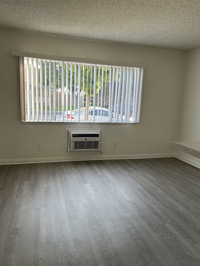 Building Photo - 6243 Comstock Ave