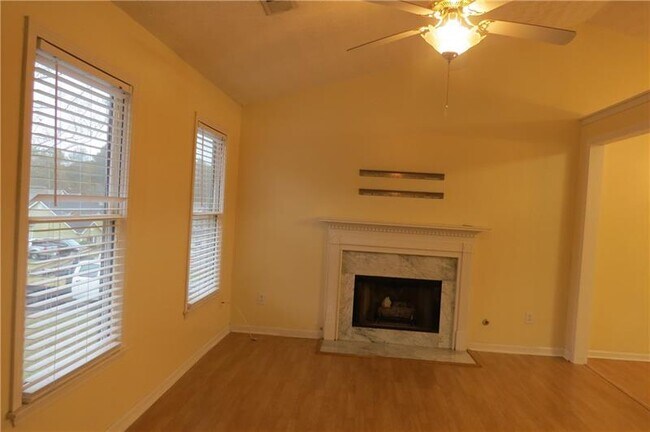 Building Photo - 408 Chippewa Dr SE