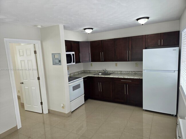 Foto del edificio - 724 NE 6th St