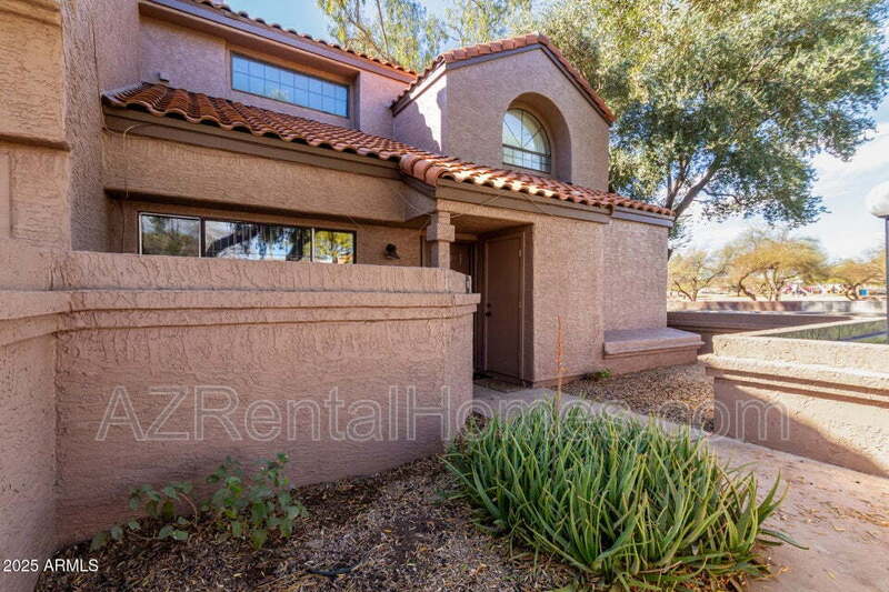 Foto principal - 819 N College Ave
