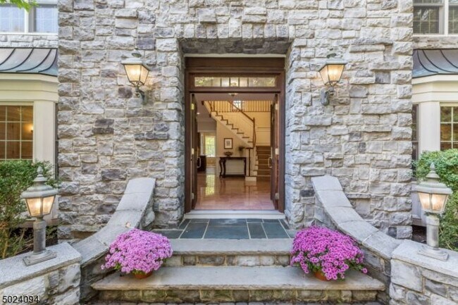 Building Photo - 12 Cobblefield Dr