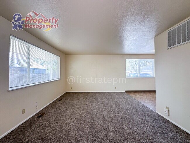 Foto del edificio - 220 4th St N