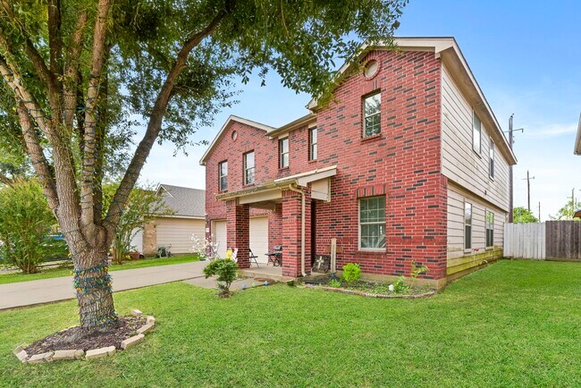 Building Photo - 1022 Americana Dr