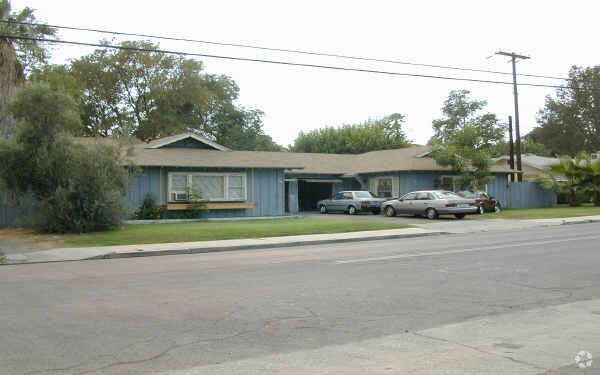 Building Photo - 5000-5012 Golden Ave