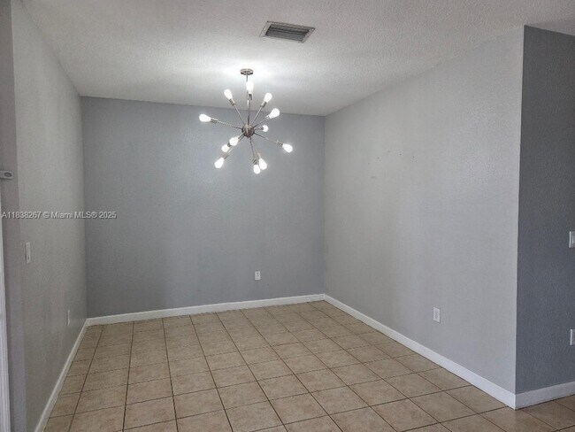 Building Photo - 928 SW 153rd Ct