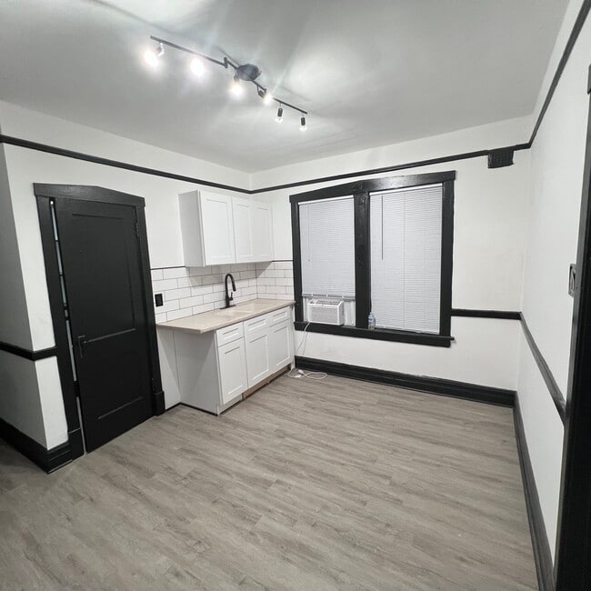 Building Photo - 1621 50th Ct