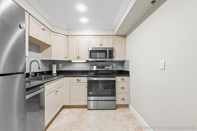 Building Photo - 3301 S Ocean Blvd