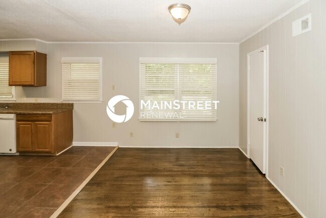 Building Photo - 3 Bedroom Pet-Friendly Home in Memphis, TN with Main Street Renewal