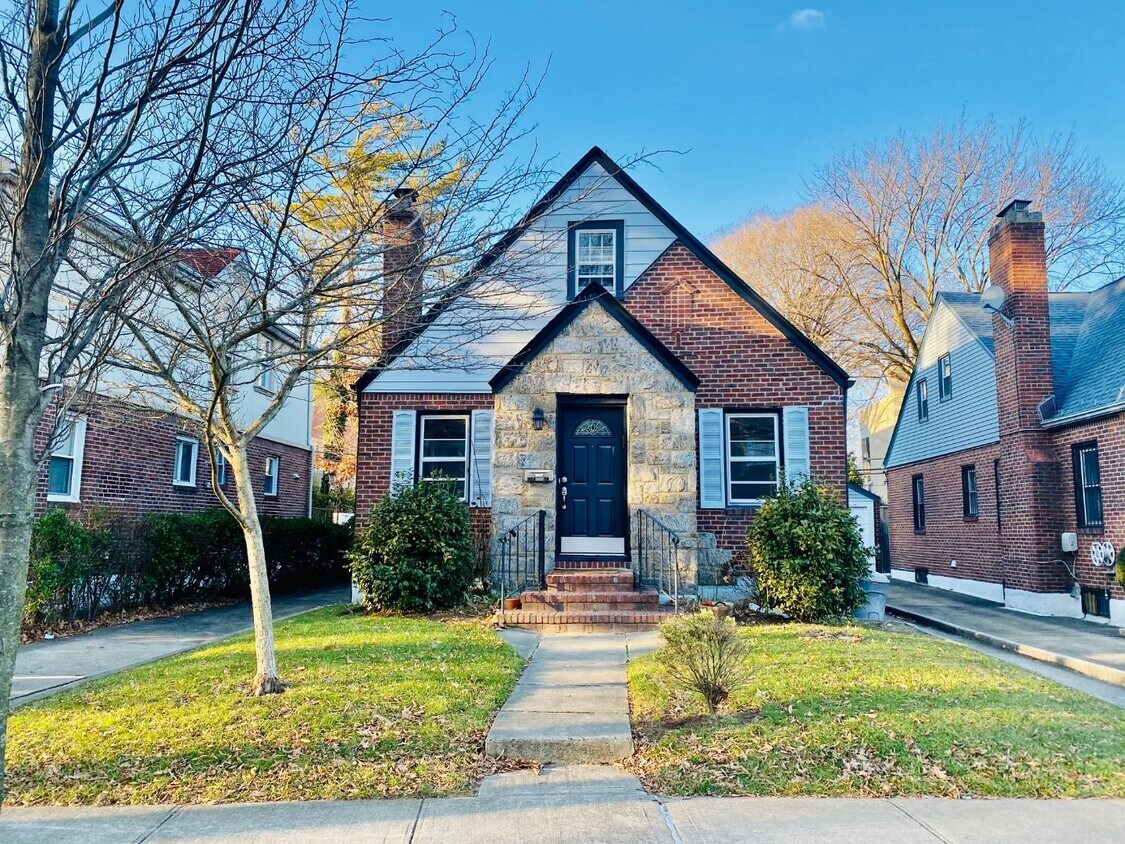 Primary Photo - 187-15 Aberdeen Rd