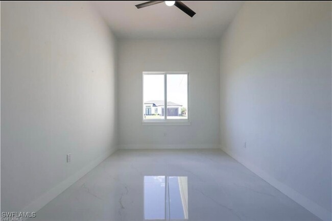 Foto del edificio - 2000 Curry Ave N