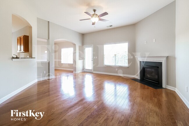 Building Photo - 6255 Glen Way Dr