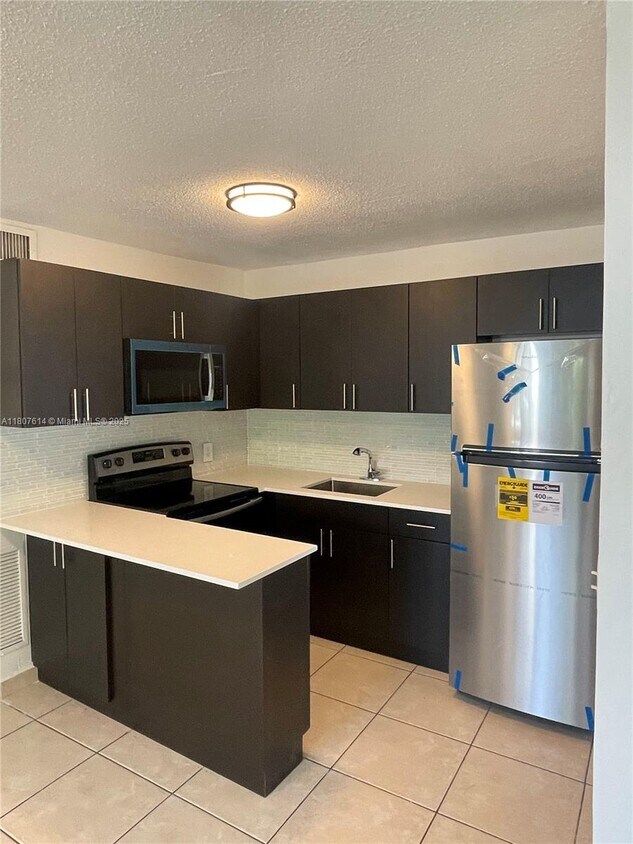 Foto principal - 2385 SW 27th St