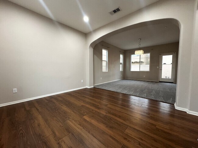 Building Photo - AVAILABLE NOW!!! 3 Bedroom 2.5 Bath Home l...