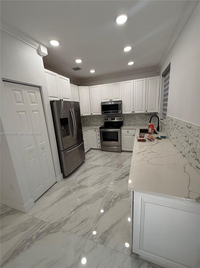 Foto del edificio - 721 NW 170th Terrace