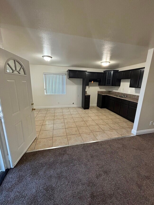 Foto del edificio - 834 1/2 E 77th St