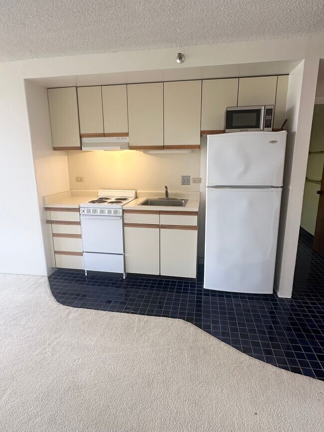 Building Photo - Studio, 1 Bath, 1 Parking - Plaza Landmark